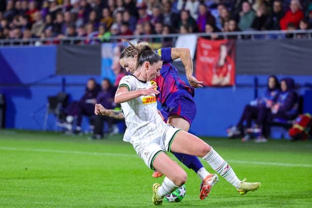 251112 UWCL Barcelona vs OH Leuven Mapi Leon (4) of Barcelona and Aurelie Reynders (10) of OH Leuven pictured during the soccer match between Barcelona (ESP) and OH Leuven (BEL), match day 3 of league phase of 2025-2026 season of UEFA Womens Champions League , on Wednesday 12 November 2025 in Barcelona, Spain. PHOTO SPORTPIX Sevil OKTEM BARCELONA Estadi Johan Cruyff SPAIN  Copyright: xSportpix.bex xSevilxOktemxSevilxOktemx