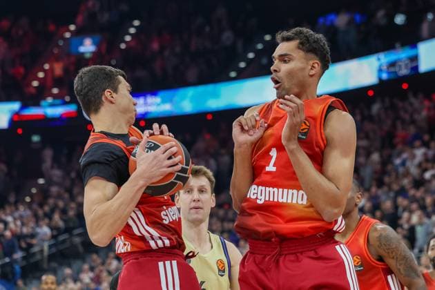 Vladimir Lucic FC Bayern Basketball, 11 with ball with Oscar da Silva FC Bayern Basketball, 01 , GER, FC Bayern Basketball vs FC Barcelona, Basketball, Euroleague, Matchday 10, Season 2025 2026, 12 11 2025, GER, FC Bayern Basketball vs FC Barcelona, Basketball, Euroleague, Matchday 10, Season 2025 2026, 12 11 2025 Munich Copyright: xEibner-Pressefoto JennixMaulx EP_JML