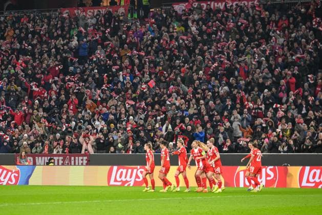 Soccer, UEFA Womens Champions League, 20251112, FC Bayern Munich Arsenal WFC In the picture Bayern goal celebration cheers goal 3 2 Munich Allianz Arena Bayern Germany Copyright: Passion2Press MarkusxFischerx