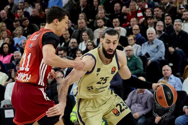 Turkish Airlines EuroLeague Basketball, FC Bayern Munich Basketball vs FC Barcelona, Munich FC Bayern Basketball, Munich FC Bayern Basketball, Barcelona FC, 2025 11 12 in Munich SAP Garden PARRA Joel FC Barcelona Forward Nr 44 BAR44 , LUCIC Vladimir FC Bayern Munich Basketball Forward Nr11 BAY11 sportworld Munich SAP Garden Bayern Germany