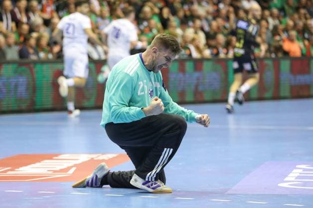 12 11 2025, xtgx, Handball, EHF Champions League, SC Magdeburg HC Zagreb v l Haris Suljevic Zagreb, 26 Cheers over held ball, defended, held, Torhueter Magdeubrg