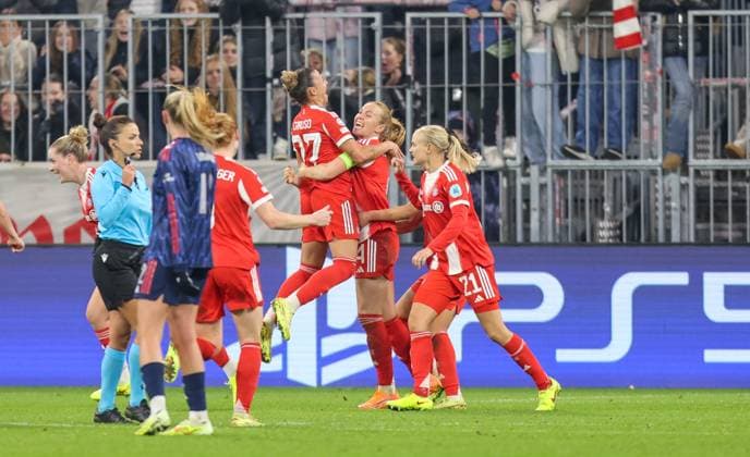 DEU, Munich, FC Bayern Munich vs Arsenal London, Women s Champions League, UEFA, Season 2526, Allianz Arena, Matchday 3 in picture Joy and jubilation, FC Bayern Munich wins 3 2 against Arsenal DFB DFL REGULATIONS PROHIBIT ANY USE OF PHOTOGRAPHS AS IMAGE SEQUENCES AND OR QUASI VIDEO, 12 11 2025 Copyright: HMBxMedia HendrikxHamelau