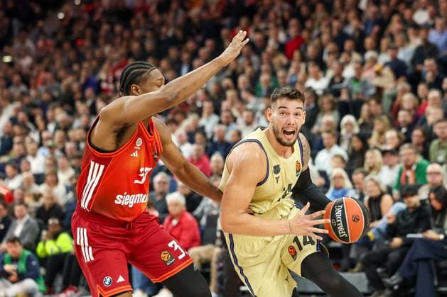 Willy Hernangomez FC Barcelona Basket, 14 with Wenyen Gabriel FC Bayern Basketball, 32 , GER, FC Bayern Basketball vs FC Barcelona, Basketball, Euroleague, Matchday 10, Season 2025 2026, 12 11 2025, GER, FC Bayern Basketball vs FC Barcelona, Basketball, Euroleague, Matchday 10, Season 2025 2026, 12 11 2025 Munich Copyright: xEibner-Pressefoto JennixMaulx EP_JML
