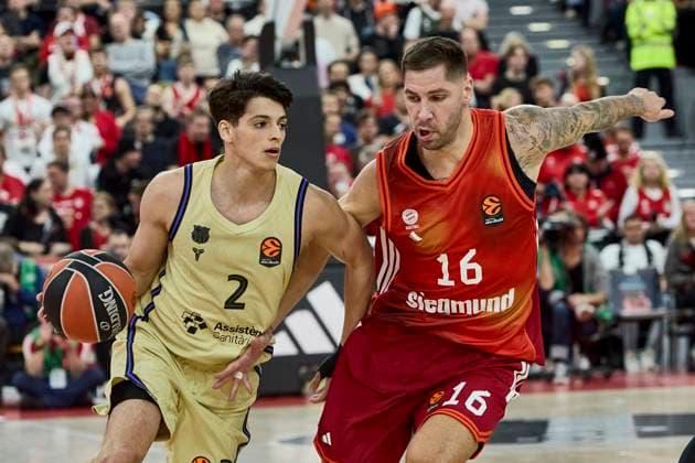 Turkish Airlines EuroLeague Basketball, FC Bayern Munich Basketball vs FC Barcelona, Munich FC Bayern Basketball, Munich FC Bayern Basketball, Barcelona FC, 2025 11 12 in Munich SAP Garden MARCOS Juani FC Barcelona Guard Nr 2 BAR2 , JOVIC Stefan FC Bayern Munich Basketball Guard Nr16 BAY16 sportworld Munich SAP Garden Bayern Germany