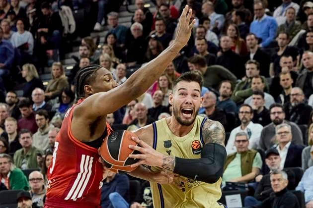 Turkish Airlines EuroLeague Basketball, FC Bayern Munich Basketball vs FC Barcelona, Munich FC Bayern Basketball, Munich FC Bayern Basketball, Barcelona FC, 2025 11 12 in Munich SAP Garden HERNANGOMEZ Willy FC Barcelona Center Nr 14 BAR14 , MCCORMACK David FC Bayern Munich Basketball Center Nr33 BAY33 sportworld München SAP Garden Bayern Deutschland