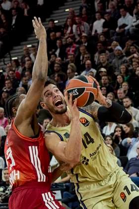 Turkish Airlines EuroLeague Basketball, FC Bayern Munich Basketball vs FC Barcelona, Munich FC Bayern Basketball, Munich FC Bayern Basketball, Barcelona FC, 2025 11 12 in Munich SAP Garden HERNANGOMEZ Willy FC Barcelona Center Nr 14 BAR14 , MCCORMACK David FC Bayern Munich Basketball Center Nr33 BAY33 sportworld München SAP Garden Bayern Deutschland