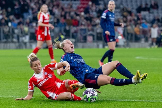 Linda Dallmann FC Bayern Muenchen Women, 10 hard in duel GER, FC Bayern Muenchen Women vs Arsenal Woman FC, Football, Champions League Women, League Phase 3 Matchday , Season 2025 2026, 12 11 2025 GER, FC Bayern Muenchen Women vs Arsenal Woman FC, Football, Champions League Women, League Phase 3 Matchday , Season 2025 2026, 12 11 2025 Muenchen Copyright: xEibner-Pressefoto HeikexFeinerx EP_HFR