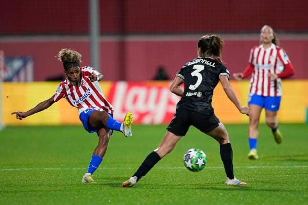 November 12, 2025, Alcala De Henares, Madrid, Spain: Luany Vitoria Da Silva Rosa of Atletico de Madrid and Estela Carbonell of Juventus in action during the UEFA WomenÃ¢â‚¬â ¢s Champions League 2025 26 League Phase MD3, football match played between Atletico de Madrid and Juventus FC at Centro Deportivo Alcala de Henares on November 12, 2025, in Alcala de Henares, Madrid, Spain. Alcala De Henares Spain - ZUMAa181 20251112_zaa_a181_279 Copyright: xOscarxJ.xBarrosox