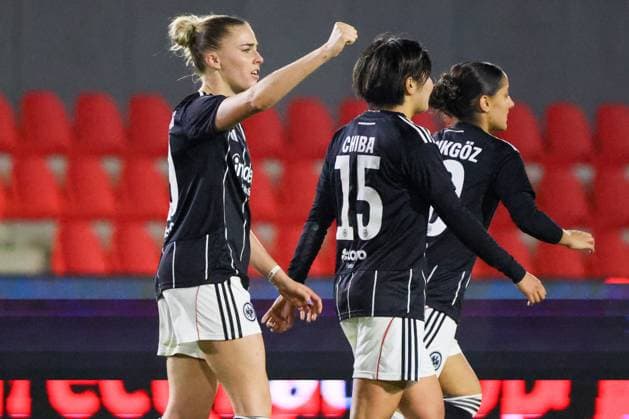 Eindhoven, Netherlands 12 November 2025 Europa Cup Women 1 8 Final 2025 2026 PSV Eindhoven vs Eintracht Frankfurt In the picture from left scorer Laura Freigang SGE , sitting on the pitch, scores the 1 0 goal for Eintracht Frankfurt and cheers with Remina Chiba SGE and Ilayda Acikgöz Acikgoez SGE De Herdegang Copyright: xFotostandx xFantinix