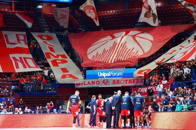 Supporters of (EA7 Emporio Armani Olimpia Milano) during Olimpia Milano vs ASVEL Lione-Villeurbanne, Basketball Euroleague match in Assago (MI), Italy, November 12 2025  Copyright: xSavinoxPaolella IPAxSportx xipa-agency.netx xx IPA_67878186 IPA_Agency_IPA67878186