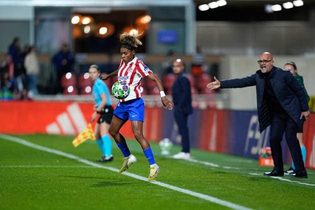 November 12, 2025, Alcala De Henares, Madrid, Spain: Luany Vitoria of Atletico Madrid controls the ball during the UEFA WomenÃ¢â‚¬â ¢s Champions League 2025 26 League Phase MD3, football match played between Atletico de Madrid and Juventus FC at Centro Deportivo Alcala de Henares on November 12, 2025, in Alcala de Henares, Madrid, Spain. Alcala De Henares Spain - ZUMAa181 20251112_zaa_a181_286 Copyright: xDennisxAgyemanx