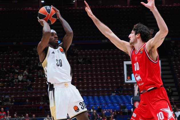 Glyn Watson Jr (ASVEL Lione-Villeurbanne) &amp; Leandro Bolmaro (EA7 Emporio Armani Olimpia Milano) during Olimpia Milano vs ASVEL Lione-Villeurbanne, Basketball Euroleague match in Assago (MI), Italy, November 12 2025  Copyright: xSavinoxPaolella IPAxSportx xipa-agency.netx xx IPA_67878391 IPA_Agency_IPA67878391