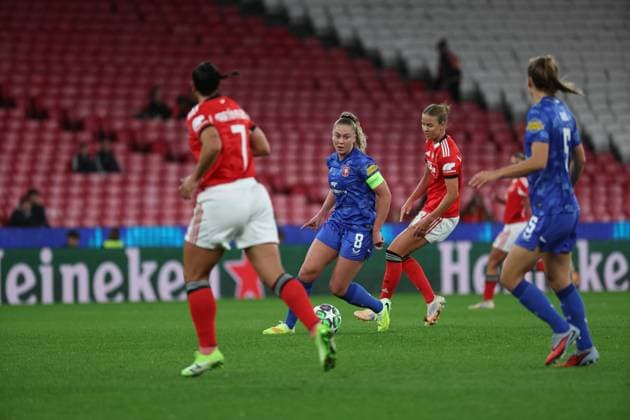 Sophie Proost ( FC Twente Womens team ) in action during the match between SL Benfica and FC Twente, valid for UEFA WomenÕs Champions League 2025 26 at Est‡dio do Lisboa e Benfica on 12 November 2025. Lisbon Est‡dio do Sport Lisboa e Benfica Lisbon Portugal Copyright: xIMAGOx xPRIMExSPORTSxIMAGESx xFILIPExOLIVEIRAx