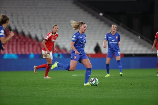 Sophie Proost ( FC Twente Womens team ) in action during the match between SL Benfica and FC Twente, valid for UEFA WomenÕs Champions League 2025 26 at Est‡dio do Lisboa e Benfica on 12 November 2025. Lisbon Est‡dio do Sport Lisboa e Benfica Lisbon Portugal Copyright: xIMAGOx xPRIMExSPORTSxIMAGESx xFILIPExOLIVEIRAx