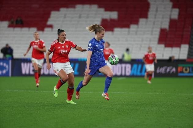 Jaime Ravensbergen ( FC Twente Womens team ) in action during the match between SL Benfica and FC Twente, valid for UEFA WomenÕs Champions League 2025 26 at Est‡dio do Lisboa e Benfica on 12 November 2025. Lisbon Est‡dio do Sport Lisboa e Benfica Lisbon Portugal Copyright: xIMAGOx xPRIMExSPORTSxIMAGESx xFILIPExOLIVEIRAx