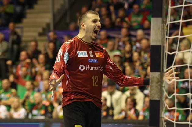 12 11 2025, xgox, Handball EHF Champions League SC Magdeburg HC Zagreb v l Matej Mandic Magdeburg, 12 cheers over held ball, defended, held, Torhueter Magdeburg