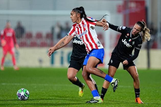 November 12, 2025, Alcala De Henares, Madrid, Spain: Gabriela Garcia of Atletico de Madrid and Tatiana Pinto of Juventus compete for the ball during the UEFA WomenÃ¢â‚¬â ¢s Champions League 2025 26 League Phase MD3, football match played between Atletico de Madrid and Juventus FC at Centro Deportivo Alcala de Henares on November 12, 2025, in Alcala de Henares, Madrid, Spain. Alcala De Henares Spain - ZUMAa181 20251112_zaa_a181_316 Copyright: xDennisxAgyemanx