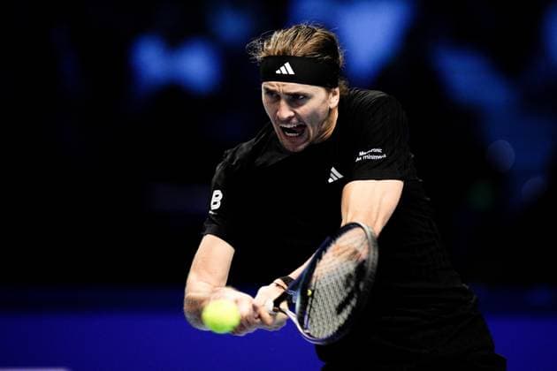 Germany s Alexander Zverev returns the ball to Italy s Jannik Sinner during the singles tennis match of the ATP, Tennis Herren World Tour Finals at the Inalpi Arena in Turin, Italy - Wednesday, Nov. 12, 2025. -  Copyright: xMarcoxAlpozzi LaPressex