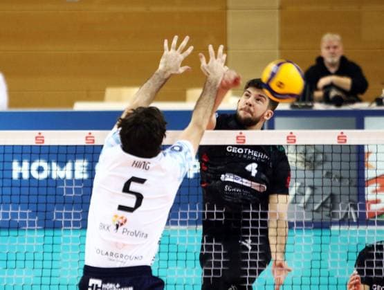 from left Alexander KING Dachau , Alexej ZHBANKOV Haching , He Volleyball Bundesliga 2025 26 TSV Haching Muenchen vs ASV Dachau, Geothermie Arena, Unterhaching, 12 11 25 Copyright: WolfgangxFehrmann
