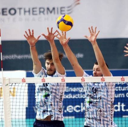 from left Marius BUECHI Dachau , Fabian SUCK Dachau , He Volleyball Bundesliga 2025 26 TSV Haching Muenchen vs ASV Dachau, Geothermie Arena, Unterhaching, 12 11 25 Copyright: WolfgangxFehrmann