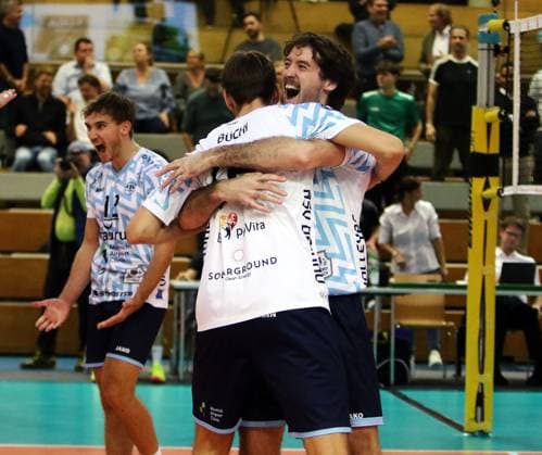 Dachaus joy after the win, He Volleyball Bundesliga 2025 26 TSV Haching Muenchen vs ASV Dachau, Geothermie Arena, Unterhaching, 12 11 25 Copyright: WolfgangxFehrmann