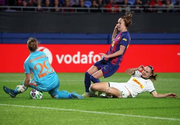 FC Barcelona, Barca Women v OH Leuven - UEFA Women Champions League Zenia Mertens, Lowiese Seynhaeve, and Caroline Graham Hansen play during the match between FC Barcelona Women and OH Leuven, corresponding to matchday 3 of the league phase of the UEFA Women s Champions League, at the Johan Cruyff Stadium in Barcelona, Spain, on November 12, 2025. Barcelona Spain  Copyright: xUrbanandsportx originalFilename:urbanandsport-fcbarcel251112_npxoA.jpg