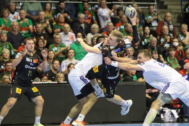 12 11 2025, xtgx, Handball, EHF Champions League, SC Magdeburg HC Zagreb v l Gisli Thorgeir Kristjansson Magdeburg, 10 throws goal, goal scorer, scores goal, scores the goal Magdeubrg