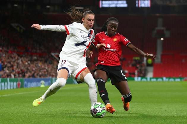 Manchester United, ManU Women v Paris Saint-Germain Feminines Simi Awujo of Manchester United tackles RomÃ e Leuchter of Paris Saint Germain during the Manchester United Women v Paris Saint-Germain Feminines UEFA Women s Champions League Matchday 3 at Old Trafford, Manchester, England on 12 November 2025 Credit: Luke Williams Every Second Media Editorial use only. All images are copyright Every Second Media Limited. No images may be reproduced without prior permission. Copyright: xIMAGO EveryxSecondxMediax ESM-1662-0025 LukexWilliamsx xEveryxSecondxMediax