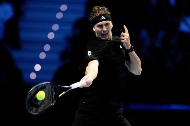 Germany s Alexander Zverev returns the ball to Italy s Jannik Sinner during the singles tennis match of the ATP, Tennis Herren World Tour Finals at the Inalpi Arena in Turin, Italy - Wednesday, Nov. 12, 2025. -  Copyright: xMarcoxAlpozzi LaPressex