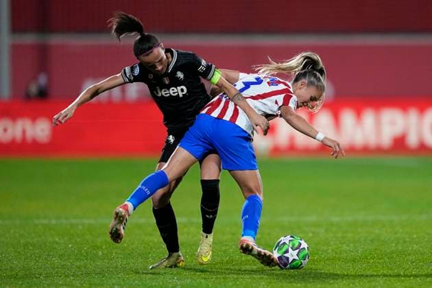November 12, 2025, Alcala De Henares, Madrid, Spain: Andrea Medina Martin of Atletico de Madrid and Barbara Bonansea of Juventus in action during the UEFA WomenÃ¢â‚¬â ¢s Champions League 2025 26 League Phase MD3, football match played between Atletico de Madrid and Juventus FC at Centro Deportivo Alcala de Henares on November 12, 2025, in Alcala de Henares, Madrid, Spain. Alcala De Henares Spain - ZUMAa181 20251112_zaa_a181_332 Copyright: xOscarxJ.xBarrosox