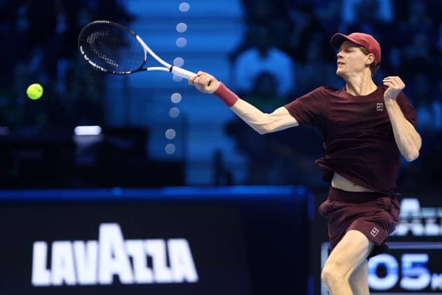 Jannik Sinner vs Alexander Zverev Jannik Sinner of Italy in action during the Round Robin singles match between Jannik Sinner vs Alexander Zverev on Day four of the Nitto ATP, Tennis Herren World Tour Finals. Turin Inalpi Arena Italy Copyright: xMarcoxCanonierox