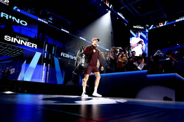 Jannik Sinner vs Alexander Zverev Jannik Sinner of Italy looks on before the Round Robin singles match between Jannik Sinner vs Alexander Zverev on Day four of the Nitto ATP, Tennis Herren World Tour Finals. Turin Inalpi Arena Italy Copyright: xMarcoxCanonierox