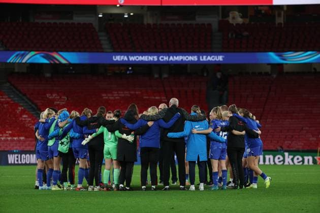FC Twente team after the match between SL Benfica and FC Twente, valid for UEFA WomenÕs Champions League 2025 26 at Est‡dio do Lisboa e Benfica on 12 November 2025. Lisbon Est‡dio do Sport Lisboa e Benfica Lisbon Portugal Copyright: xIMAGOx xPRIMExSPORTSxIMAGESx xFILIPExOLIVEIRAx
