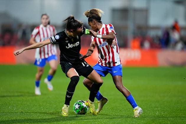 November 12, 2025, Alcala De Henares, Madrid, Spain: Luany Vitoria of Atletico Madrid and Barbara Bonansea of Juventus compete for the ball during the UEFA WomenÃ¢â‚¬â ¢s Champions League 2025 26 League Phase MD3, football match played between Atletico de Madrid and Juventus FC at Centro Deportivo Alcala de Henares on November 12, 2025, in Alcala de Henares, Madrid, Spain. Alcala De Henares Spain - ZUMAa181 20251112_zaa_a181_366 Copyright: xDennisxAgyemanx