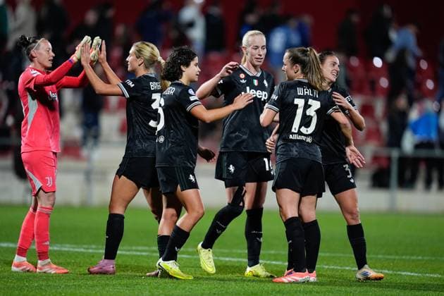 November 12, 2025, Alcala De Henares, Madrid, Spain: Players of Juventus celebrate the victory during the UEFA WomenÃ¢â‚¬â ¢s Champions League 2025 26 League Phase MD3, football match played between Atletico de Madrid and Juventus FC at Centro Deportivo Alcala de Henares on November 12, 2025, in Alcala de Henares, Madrid, Spain. Alcala De Henares Spain - ZUMAa181 20251112_zaa_a181_371 Copyright: xDennisxAgyemanx
