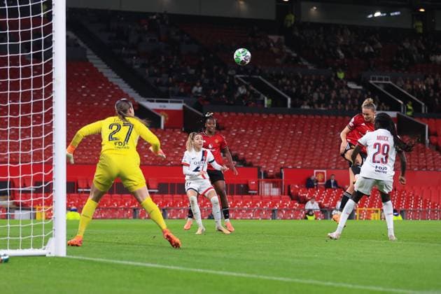 Fußball UEFA-Frauen-Champions-League-Phase Manchester United gegen Paris Saint Germain 12. November 2025 UEFA-Frauen-Champions-League-Phase Manchester United gegen Paris Saint Germain Fridolina Rolfo von Manchester United erzielt ihr zweites Tor Foto Simon Stacpoole Abseits Manchester UK  Copyright: xSimonxStacpoolexOffside