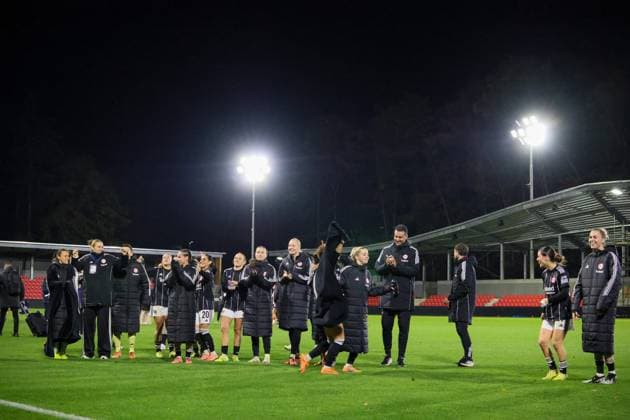 Eindhoven, Netherlands 12 November 2025 Europa Cup Women 1 8 Final 2025 2026 PSV Eindhoven vs Eintracht Frankfurt Pictured The Eintracht Frankfurt players celebrating after the victory in Eindhoven De Herdegang Copyright: xFotostandx xFantinix