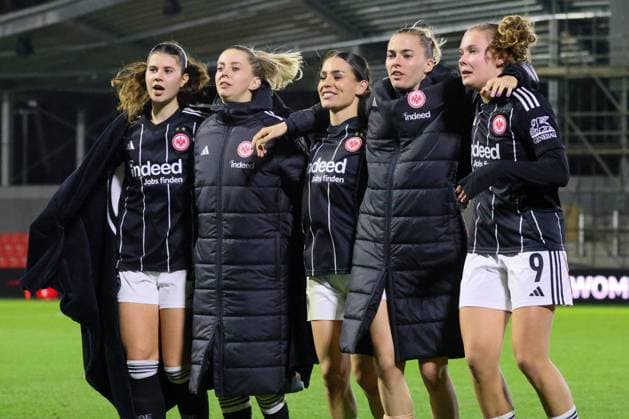 Eindhoven, Netherlands 12 November 2025 Europa Cup Women 1 8 Final 2025 2026 PSV Eindhoven vs Eintracht Frankfurt Pictured from left Noemi Ivelj SGE , Nina Lührßen Luehrssen SGE , Ereleta Memeti SGE , Laura Freigang SGE and Jarne Teulings SGE celebrating after the win in Eindhoven De Herdegang Copyright: xFotostandx xFantinix