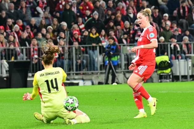 Womens Champions League attack for 1 2 by SEHITLER Alara against goalkeeper VAN DOMSELAAR Daphne during the womens soccer Champions League match between FC Bayern Munich and FC Arsenal on 12 11 2025, Germany, Bayern Munich Allianz Arena Bayern Germany