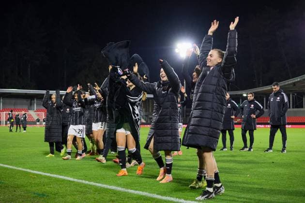 Eindhoven, Netherlands 12 November 2025 Europa Cup Women 1 8 Final 2025 2026 PSV Eindhoven vs Eintracht Frankfurt Pictured The Eintracht Frankfurt players celebrating after the victory in Eindhoven De Herdegang Copyright: xFotostandx xFantinix