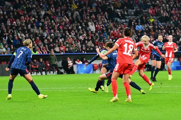 Womens Champions League goal scored by HARDER Pernille to equalize 2 2 during the womens soccer Champions League match between FC Bayern Munich and FC Arsenal on 12 11 2025, Germany, Bayern Munich Allianz Arena Bayern Germany