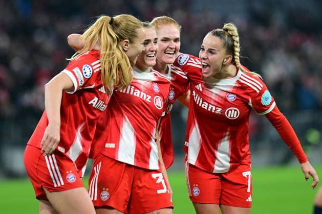 Womens Champions League cheers after VIGGOSDOTTIR Glodis Perla with STANWAY Georgia, BALLISAGER Stine and GWINN Giulia scores the opening goal to make it 3 2 during the womens soccer Champions League match between FC Bayern Munich and FC Arsenal on 12 11 2025, Germany, Bayern Munich Allianz Arena Bayern Germany