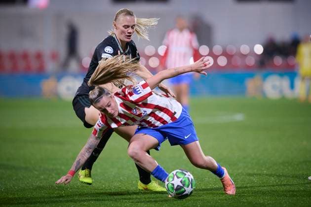 ATLETICO DE MADRID v JUVENTUS. WOMENÂ S CHAMPIONS LEAGUE 2025 2026. ROUND 3. Atletico de Madrid s Rosa Otermin (R) and Juventus FC™s Mathilde Harviken during Women™s Champions League 2025-2026 match. November 12,2025. (ALTERPHOTOS Ropero) Alcala de HenaresSpain  Copyright: xRoperox