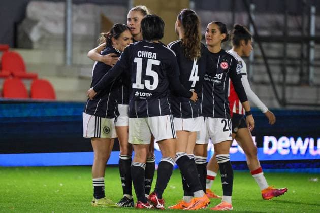 Eindhoven, Netherlands 12 November 2025 Europa Cup Women 1 8 Final 2025 2026 PSV Eindhoven vs Eintracht Frankfurt In the picture from left the second scorer Laura Freigang SGE , sitting on the pitch, scores the goal to make it 1 1 for Eintracht Frankfurt and cheers with Ereleta Memeti SGE , Remina Chiba SGE , Noemi Ivelj SGE and Ilayda Acikgöz Acikgoez SGE De Herdegang Copyright: xFotostandx xFantinix