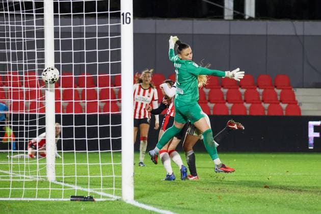 Eindhoven, Netherlands 12 November 2025 Europa Cup Women 1 8 Final 2025 2026 PSV Eindhoven vs Eintracht Frankfurt In the picture goal scorer Remina Chiba SGE , hidden in the picture, makes the goal to 2 1 for Eintracht Frankfurt and secures the victory in Eindhoven De Herdegang Copyright: xFotostandx xFantinix