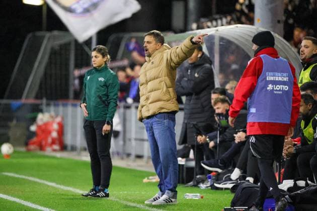 Eindhoven, Netherlands 12 November 2025 Europa Cup Women 1 8 Final 2025 2026 PSV Eindhoven vs Eintracht Frankfurt In the picture head coach Niko Arnautis SGE De Herdegang Copyright: xFotostandx xFantinix