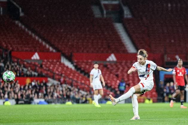 Manchester, England, November 12th 2025: Olga Carmona (77 PSG) scores the equaliser during the UEFA Womens Champions League match between Manchester United, ManU and Paris Saint-Germain at Old Trafford in Manchester, England (Natalie Mincher SPP) Copyright: xNataliexMincher SPPx spp-en-NaMi-nataliem_12nov25-2716