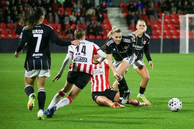 12 11 2025, xgrfx, Football UEFA Women s Europa Cup 1 8, PSV Eindhoven Eintracht Frankfurt v l Hayley Raso Eintracht Frankfurt , Laura Strik PSV Eindhoven , Laura Freigang Eintracht Frankfurt DFL DFB REGULATIONS PROHIBIT ANY USE OF PHOTOGRAPHS as IMAGE SEQUENCES and or QUASI VIDEO De Herdgang