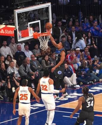 New York Knicks v Orlando Magic - NBA, Basketball Herren, USA NEW YORK, UNITED STATES - NOVEMBER 12: Desmond Bane (3) of the Orlando Magic in action during the NBA game between the New York Knicks and the Orlando Magic at Madison Square Garden in New York, United States on November 12, 2025. Selcuk Acar Anadolu New York United States. Editorial use only. Please get in touch for any other usage.  Copyright: x2025xAnadoluxSelcukxAcarx