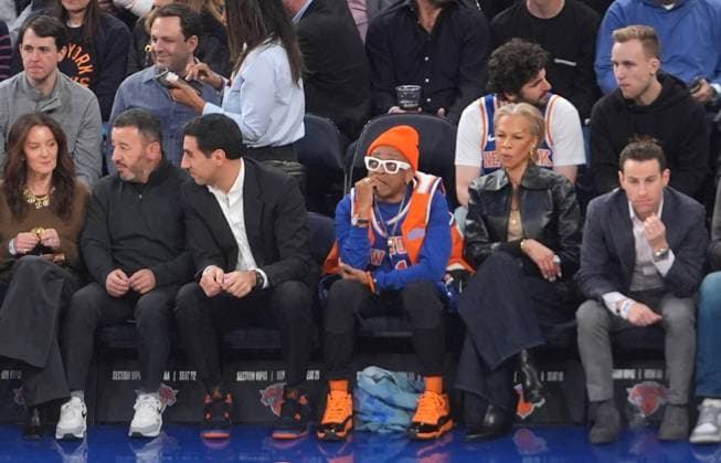 New York Knicks v Orlando Magic - NBA, Basketball Herren, USA NEW YORK, UNITED STATES - NOVEMBER 12: The Knicks Celebrity Row is seen during the NBA game between the New York Knicks and the Orlando Magic at Madison Square Garden in New York, United States on November 12, 2025. Selcuk Acar Anadolu New York United States. Editorial use only. Please get in touch for any other usage.  Copyright: x2025xAnadoluxSelcukxAcarx